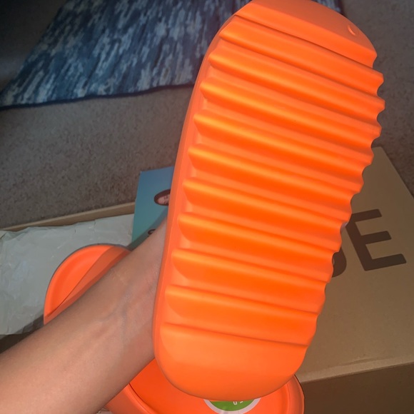Authentic Enflame Yeezy Slides 🧡🍊 - Picture 5 of 5